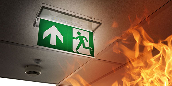 Symbolbild für Evakuierungsübungen: Notausgang-Schild