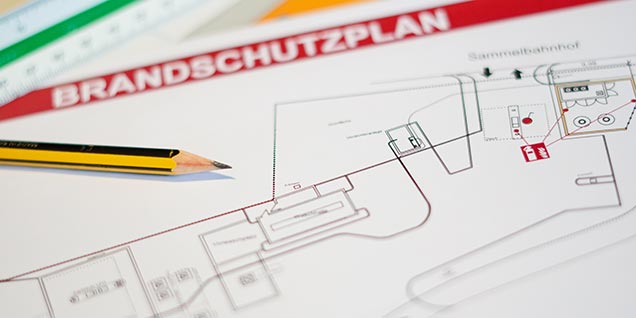 Brandschutz-Beschilderung als Symbolbild für Brandschutz-Check