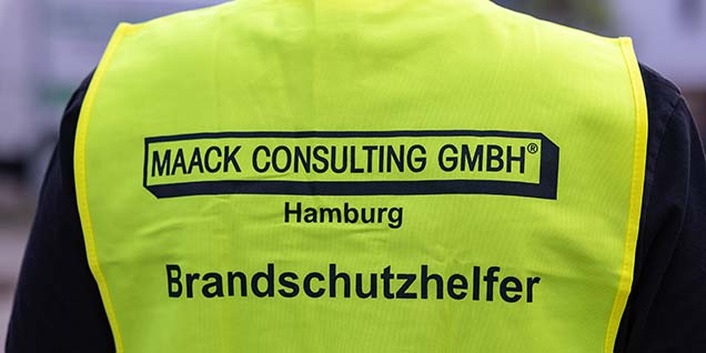 Brandschutzhelfer mit Warnweste